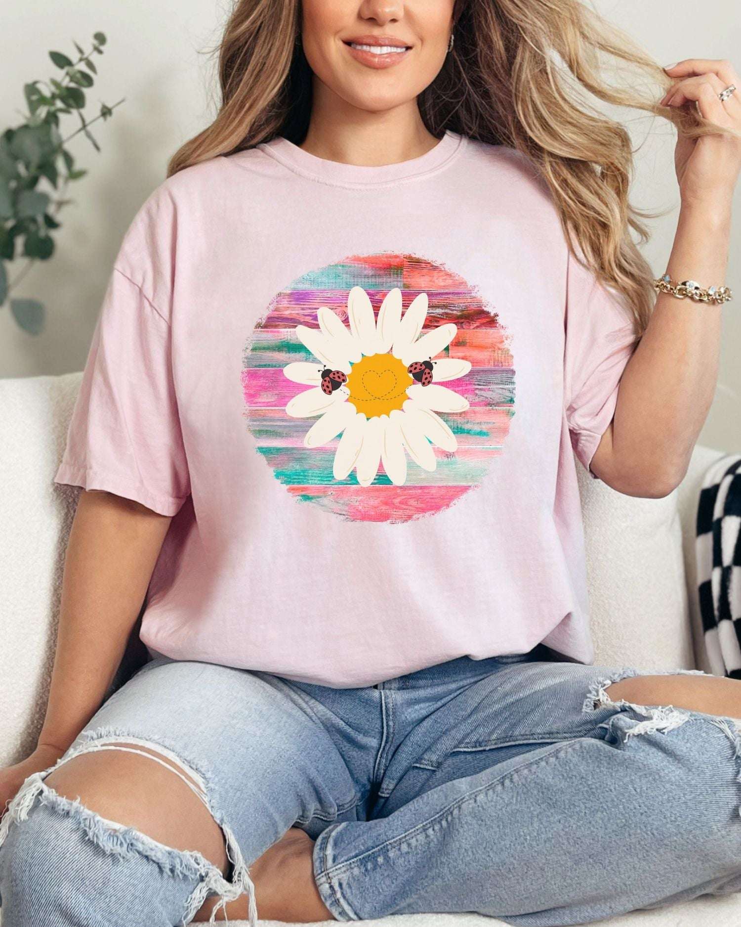 Ladybug Love Daisy T-shirt - T-Shirt