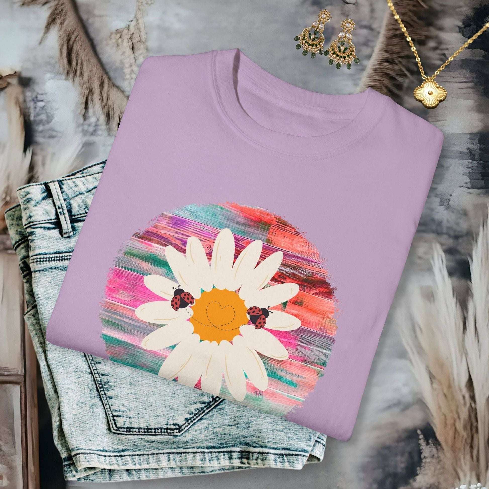 Ladybug Love Daisy T-shirt - T-Shirt