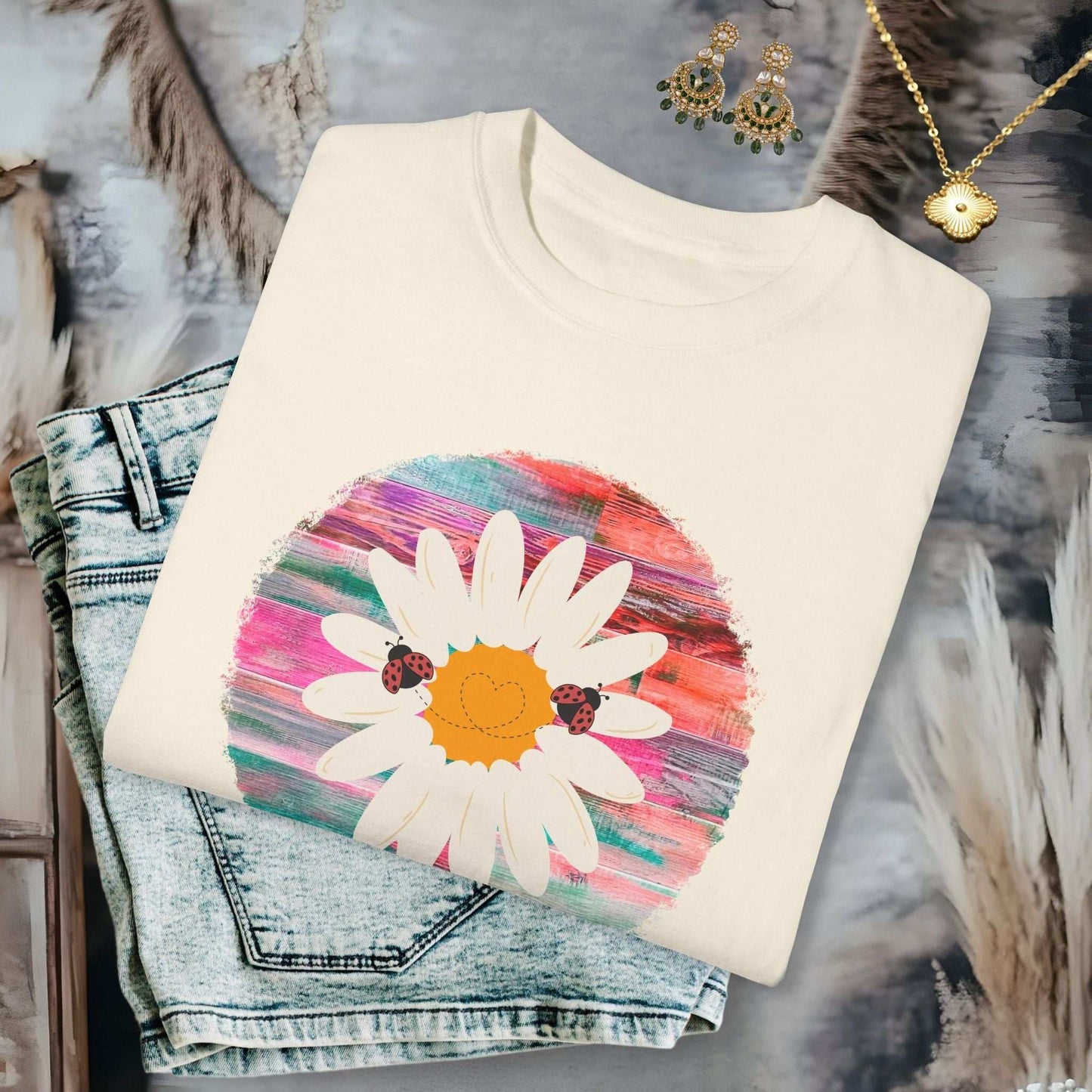Ladybug Love Daisy T-shirt - T-Shirt