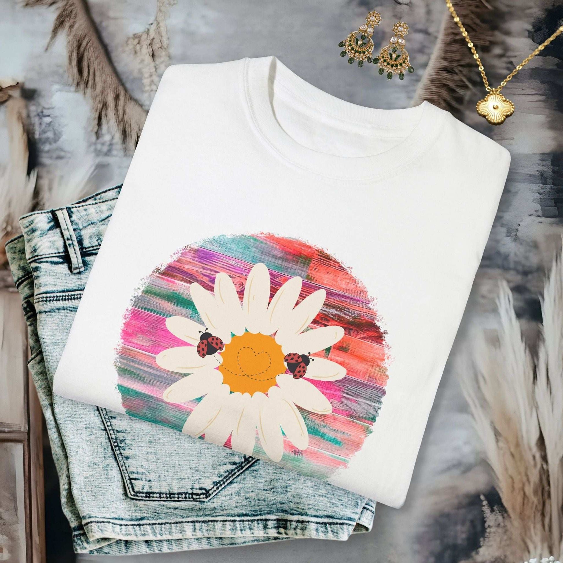 Ladybug Love Daisy T-shirt - T-Shirt