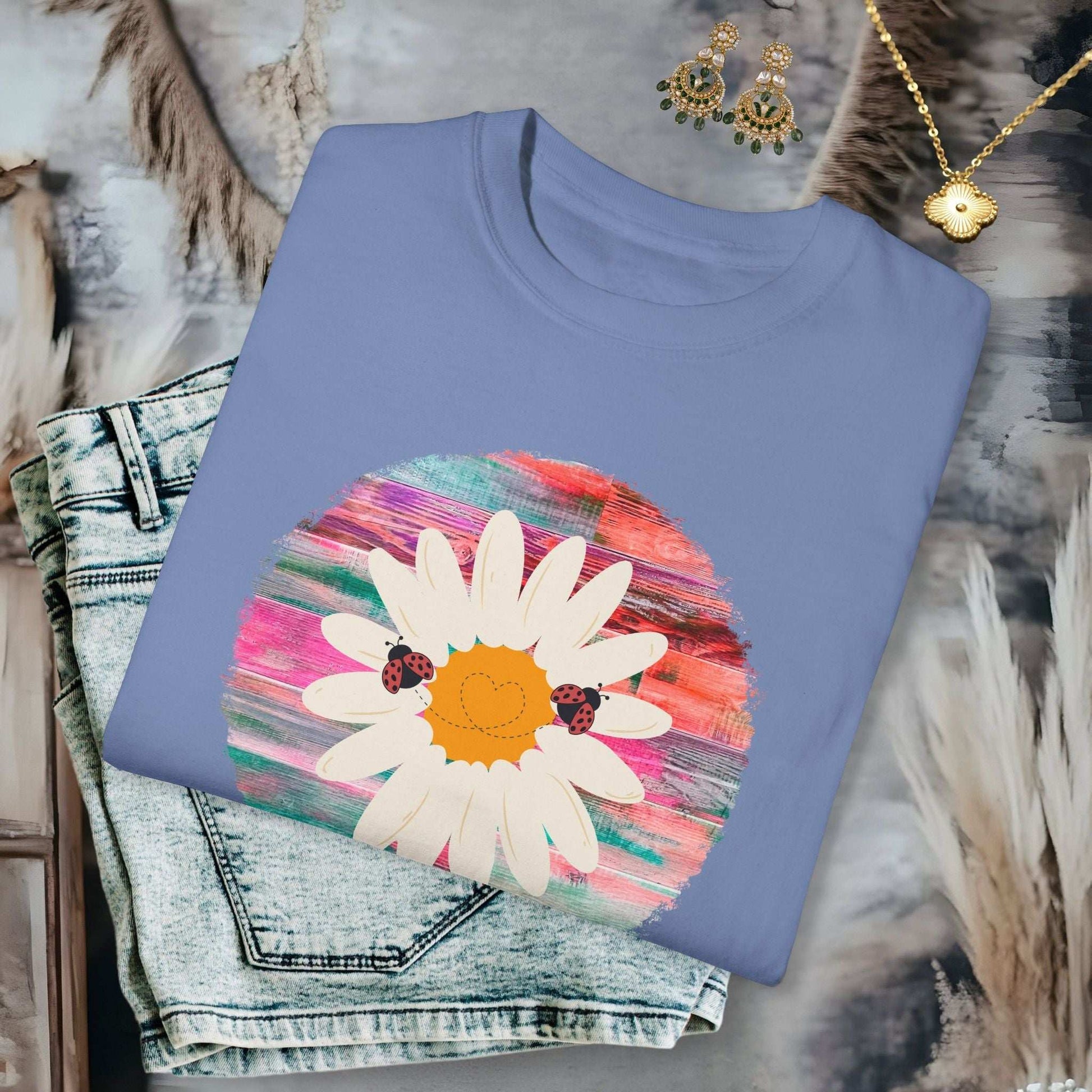 Ladybug Love Daisy T-shirt - T-Shirt