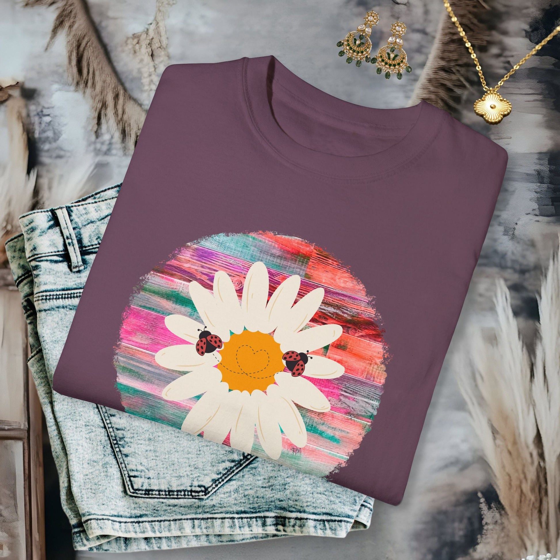 Ladybug Love Daisy T-shirt - T-Shirt