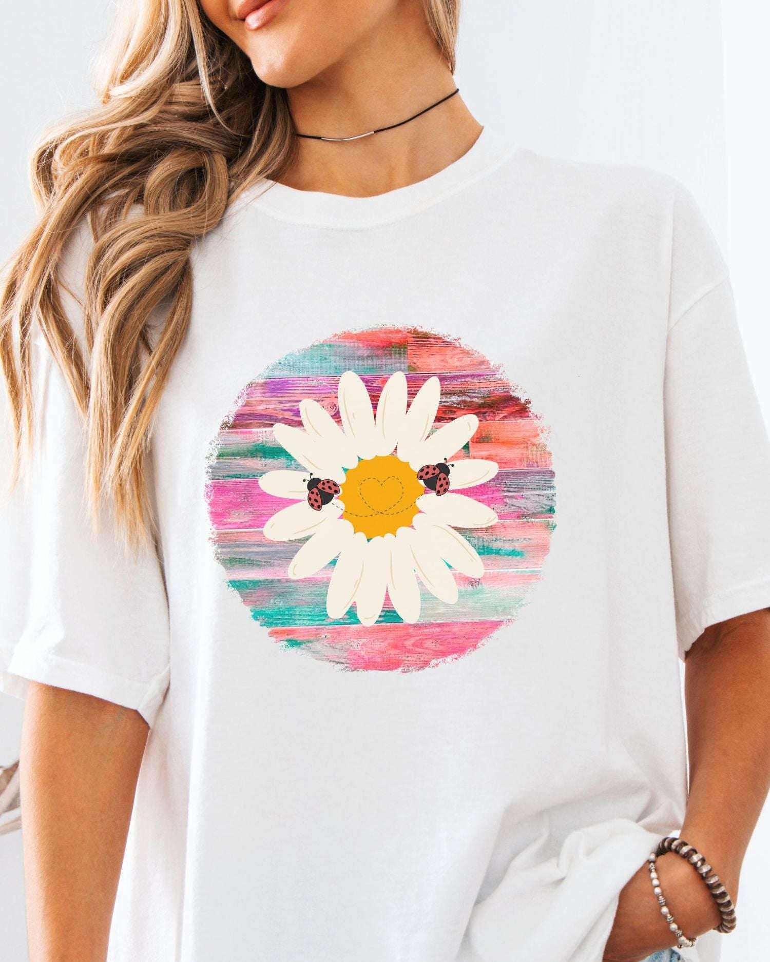 Ladybug Love Daisy T-shirt - T-Shirt