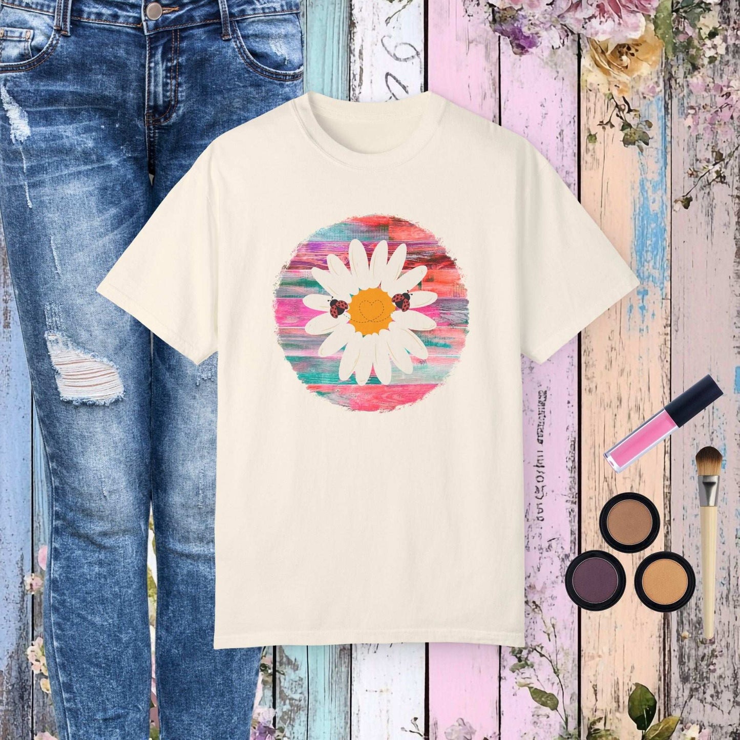 Ladybug Love Daisy T-shirt - Ivory / S - T-Shirt